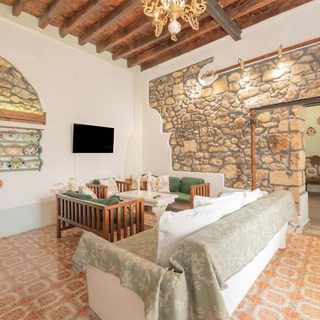 Philoxenia Traditional House Pastida エクステリア 写真
